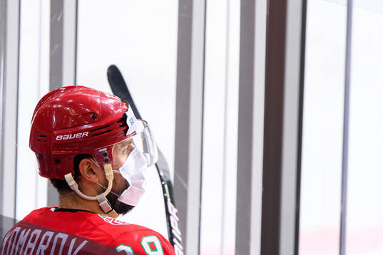 Nikita Komarov of Belarus with a face mask