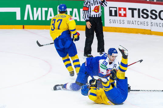 Isac Lundström and Filip Hållander of Sweden next to