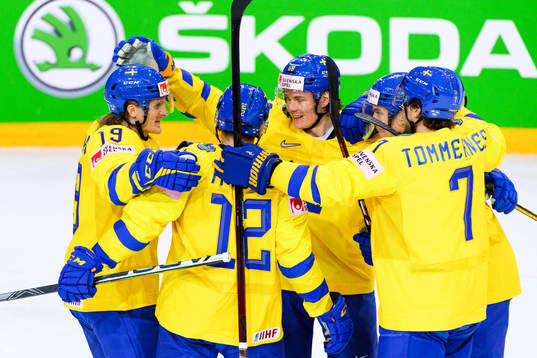 Marcus Sörensen of Sweden celebrates the 1-1 goal with Max