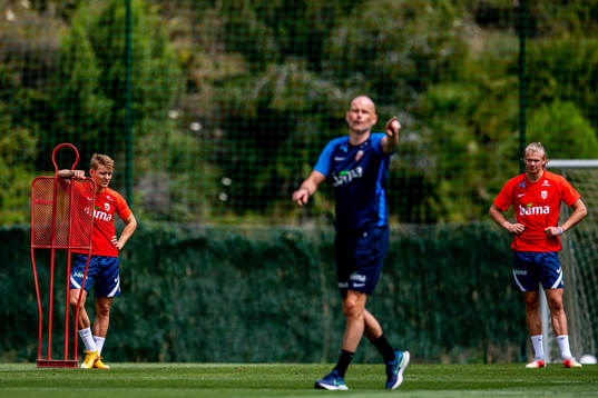 Martin Ødegaard and Erling Braut Haaland listen to Ståle