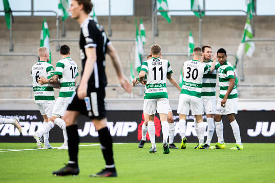 Västerås Viktor Prodell jublar med lagkamrater