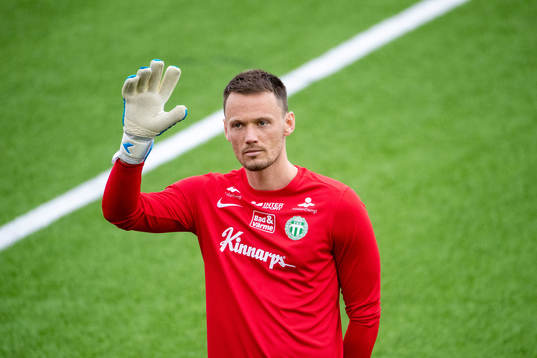 Västerås målvakt Anton Fagerström innan fotbollsmatchen