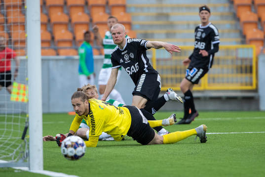Brages målvakt Adrian Engdahl, Västerås Albin Sporrong