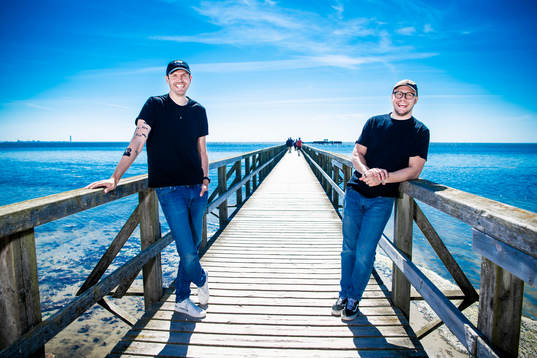 Oscar Alsenfelt och Christoffer Nihlstorp vid långa bryggan