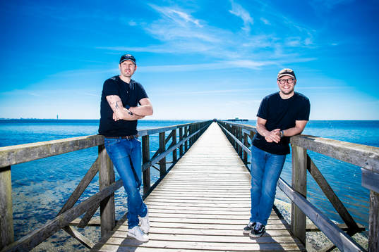 Oscar Alsenfelt och Christoffer Nihlstorp vid långa bryggan
