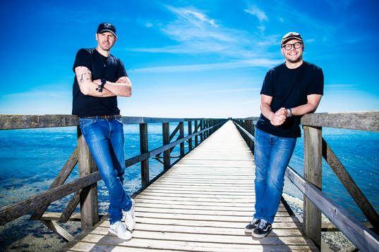 Oscar Alsenfelt och Christoffer Nihlstorp vid långa bryggan