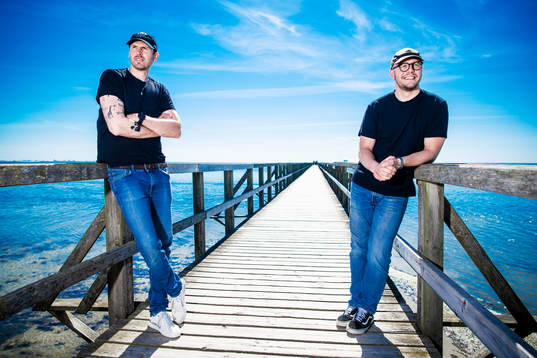 Oscar Alsenfelt och Christoffer Nihlstorp vid långa bryggan