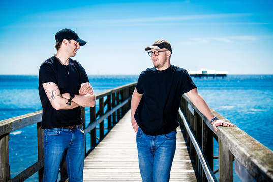 Oscar Alsenfelt och Christoffer Nihlstorp vid långa bryggan