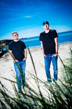 Oscar Alsenfelt och Christoffer Nihlstorp vid långa bryggan