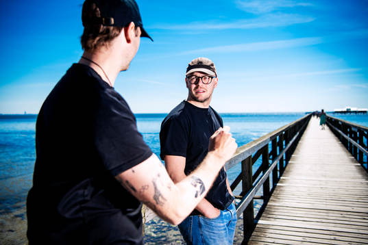 Oscar Alsenfelt och Christoffer Nihlstorp vid långa bryggan