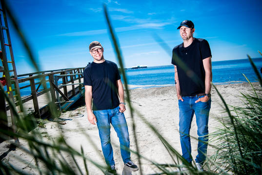 Oscar Alsenfelt och Christoffer Nihlstorp vid långa bryggan
