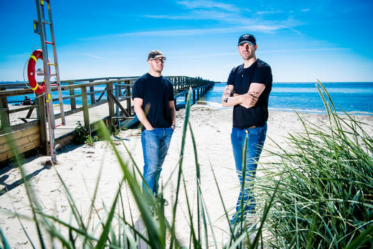 Oscar Alsenfelt och Christoffer Nihlstorp vid långa bryggan