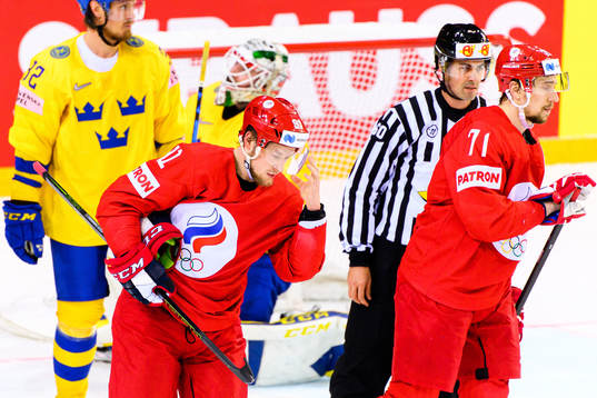 Vladimir Tarasenko and Anton Burdasov of Russia  look