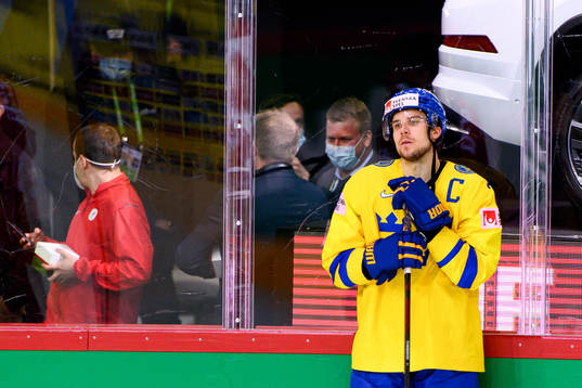 Henrik Tömmernes of Sweden looks dejected afterd the 2021