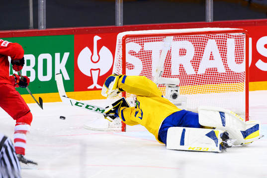 Vladimir Tarasenko of Russia  scores the game winning