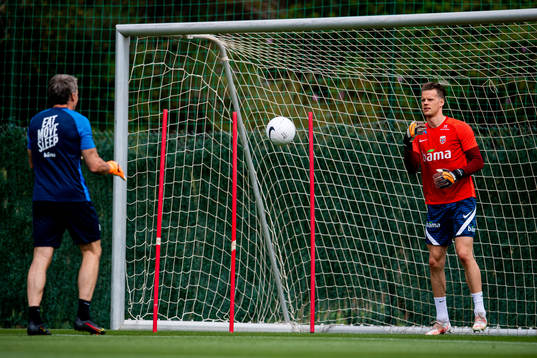Frode Grodås, goalkeeper coach, and Ørjan Håskjold