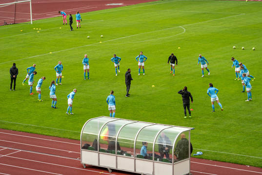 Malmö FFs spelare värmer upp