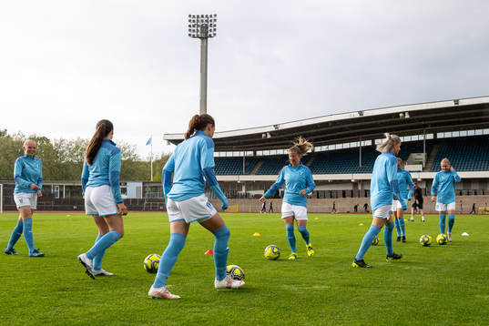 Malmö FFs spelare värmer upp
