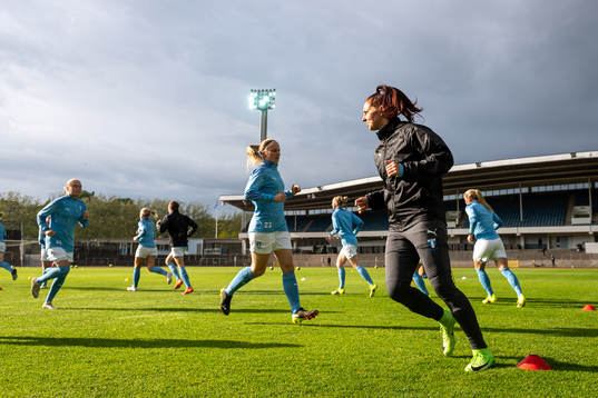 Malmö FFs spelare värmer upp