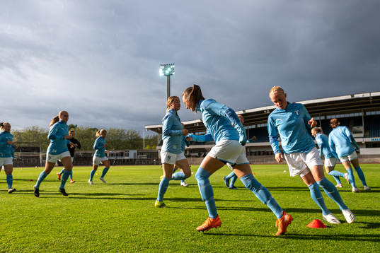 Malmö FFs spelare värmer upp