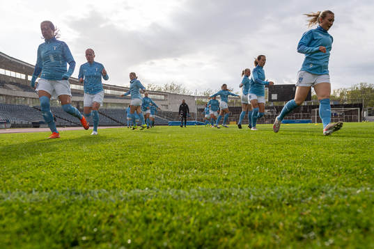 Malmö FFs spelare värmer upp