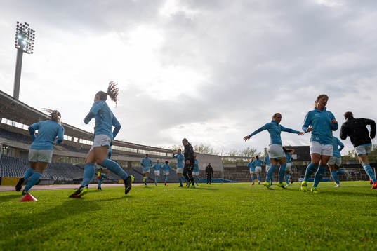 Malmö FFs spelare värmer upp