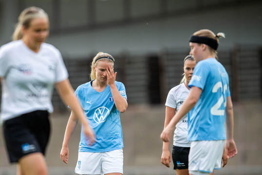 Malmö FFs  Amanda Kander deppar