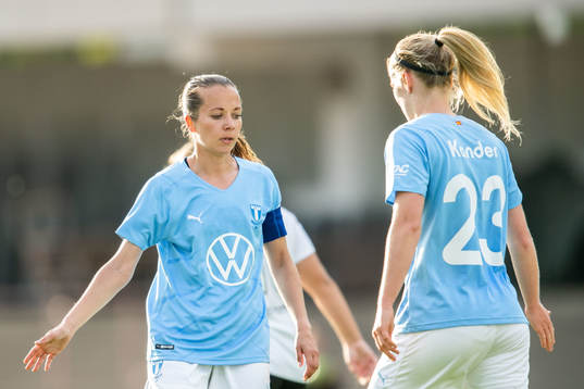 Malmö FFs Cornelia Lindgren och Amanda Kander jublar