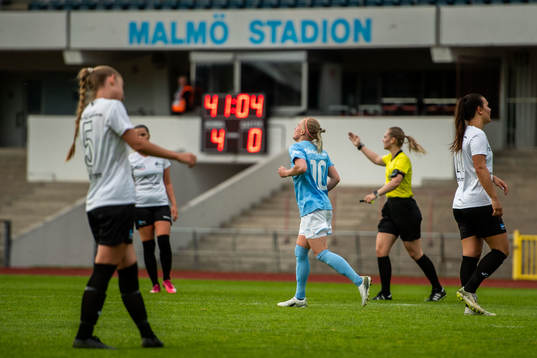 Malmö FFs Melina Skarström jublar