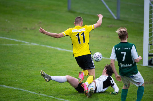 IFK Hässleholms Ivan Danielsson Andanovski nära göra