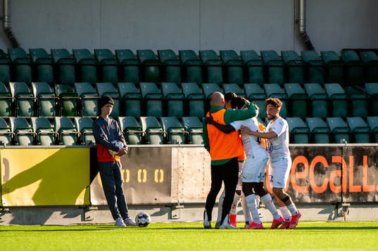 Jönköpings Eric Johana Omondi jublar med lagkamrater