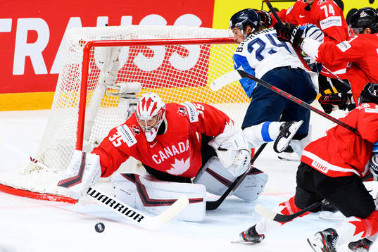 Goalkeeper Darcy kuemper of Canada