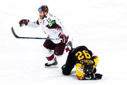 Martins Karsums of Latvia land Marcel Noebels of Germany