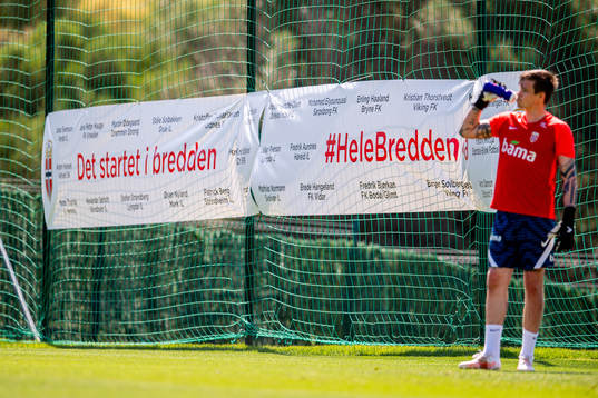 A banner saying «Det startet i bredden» and «Hele