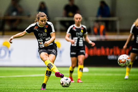 Emilie Bosshard Haavi of LSK Kvinner warms up