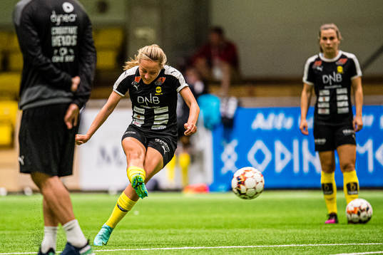 Camilla Linberg of LSK Kvinner warms up