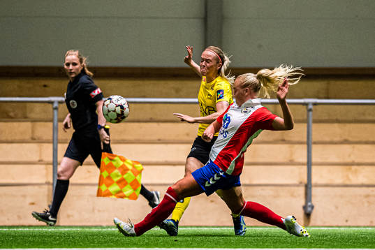 Cathrine Emelie Dahlström of LSK Kvinner anf Cathinka