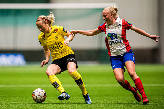 Cathrine Emelie Dahlström of LSK Kvinner and Una Johanne