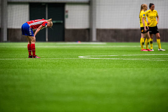 Una Johanne Roaldseth Søyland of Lyn looks dejected