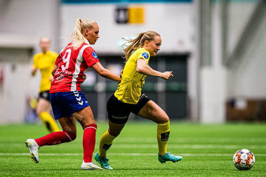 Cathinka Friis Tandberg and Camilla Linberg of LSK Kvinner