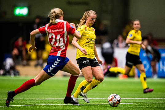 Nora Eide Lie of LSK Kvinner scores the 2-1 goal