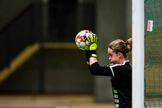 Ida Norstrøm of LSK Kvinner warms up