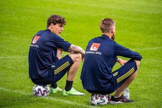 Victor Nilsson Lindelöf and Pontus Jansson of the Swedish