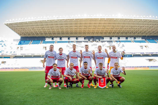 Norway's starting eleven pose for a team photo wearing a