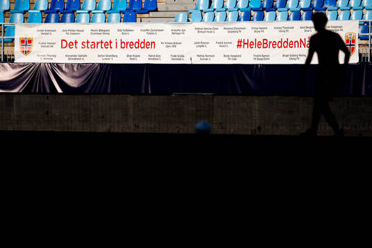 A banner with the text «Det startet i bredden» and «Hele