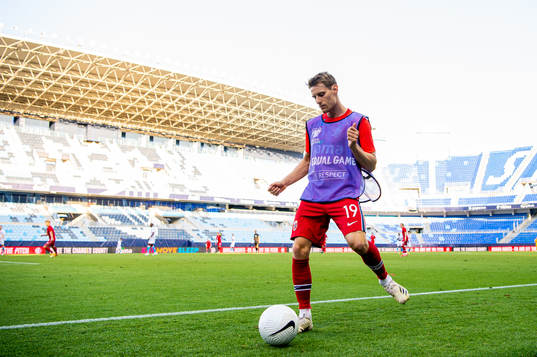 Kristoffer Zachariassen of Norway warms up