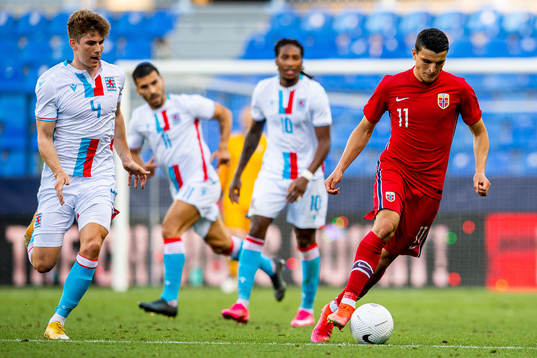 Florian Bohnert of Luxembourg and Mohamed Elyounoussi of