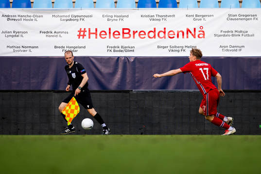 A banner with the text «Hele Bredden Nå»