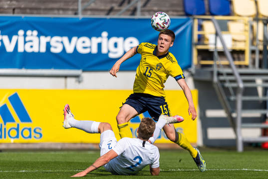 Emil Holm of Sweden and Mikael Almén of Finland compete
