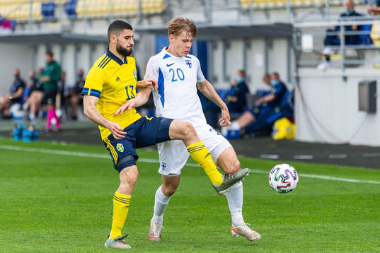 Aiham Ousou of Sweden and Niklas Pyyhtiä of Finland